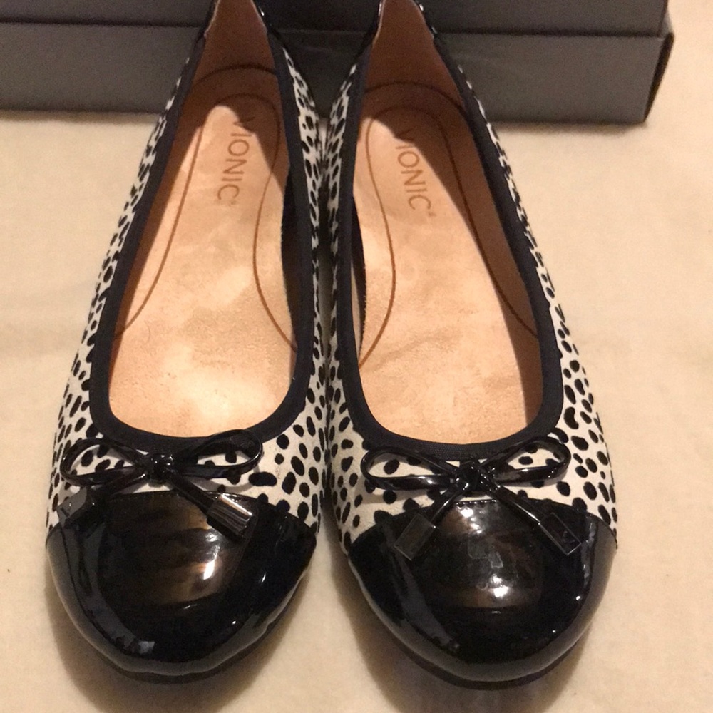 Vionic Minna Spot flats